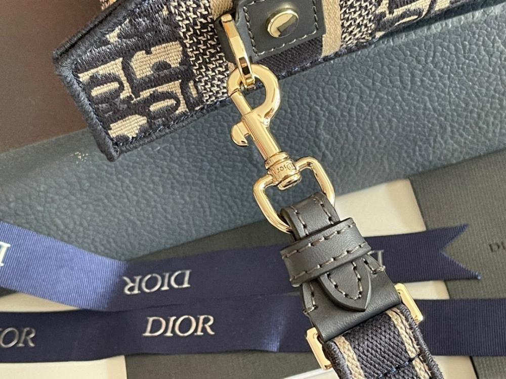 Modern Gold Shoulder Bag – Special Edition