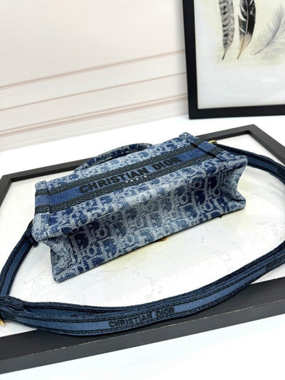 Elegant Refined Shoulder Bag