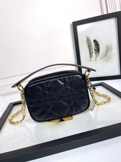 Classic Refined Gold Embroidered Leather Shoulder Bag