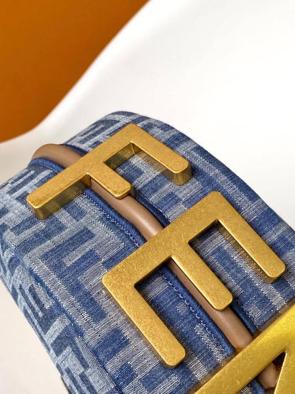 Classic Shoulder Bag