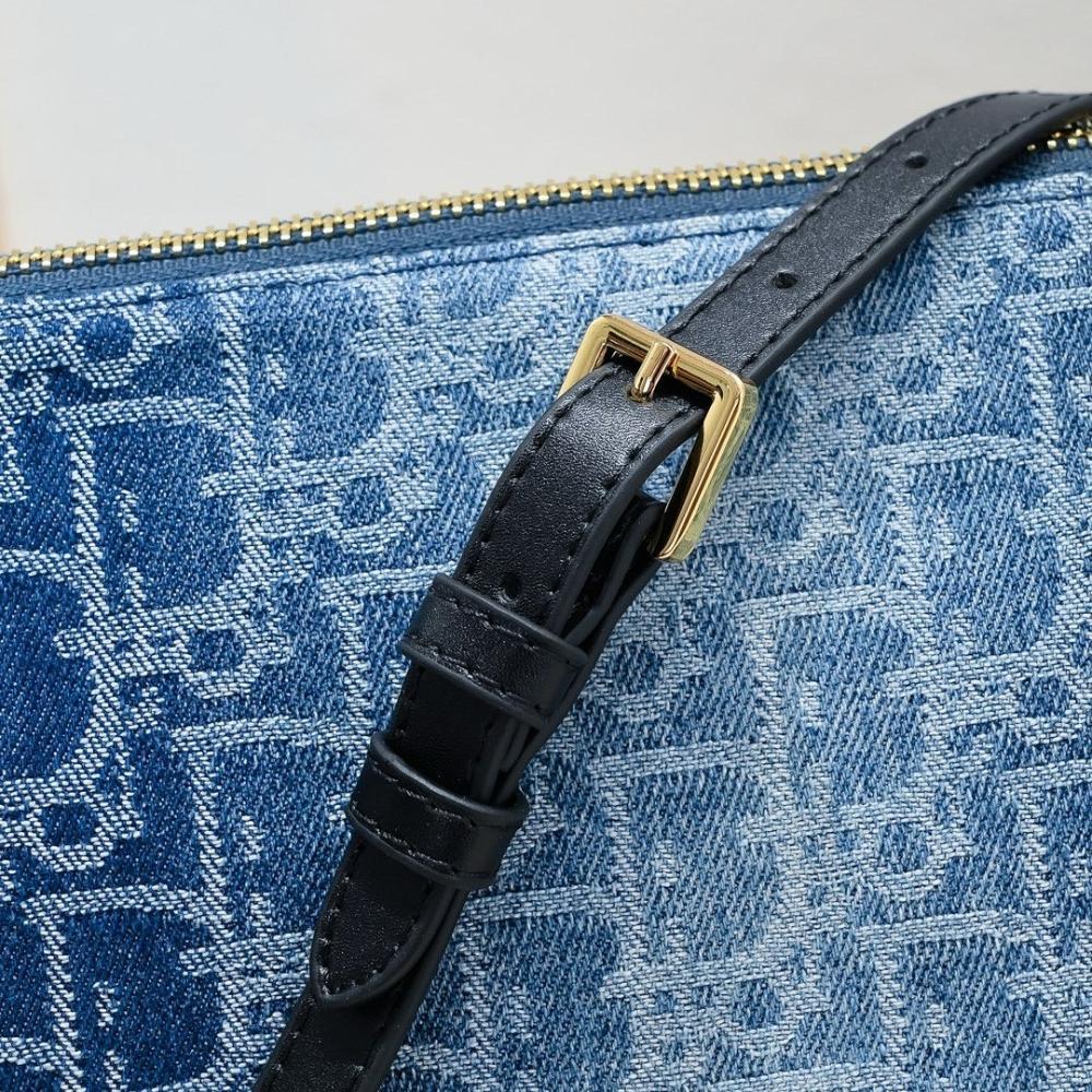 Modern Luxury Studded Leather Shoulder Bag – Special Edition