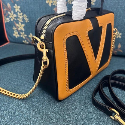 VLogo Signature Leather Shoulder Bag