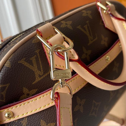 Modern Refined Studded Leather Crossbody Bag