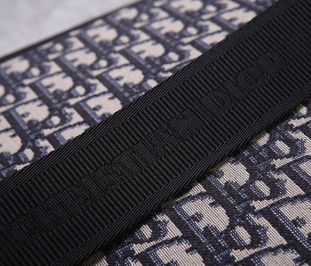 Italian-Inspired Luxury Beige Embroidered Jacquard Shoulder Bag