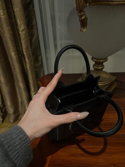 Stylish Black Crossbody Bag – Limited Edition