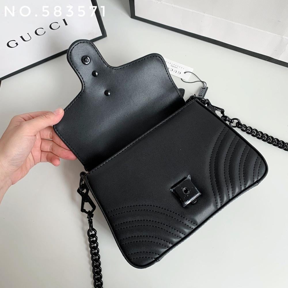 Modern Luxury Black Quilted Leather Shoulder Bag – Limited Edition