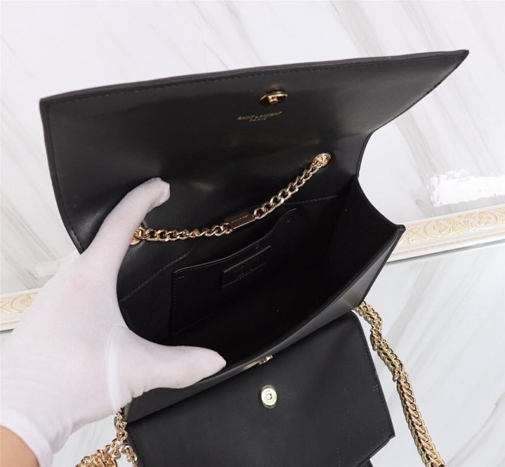 Elegant Leather Shoulder Bag – Limited Edition