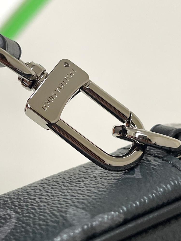 Classic Modern Shoulder Bag