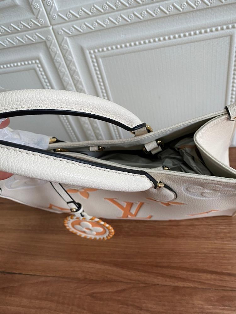 Elegant Leather Shoulder Bag – Special Edition