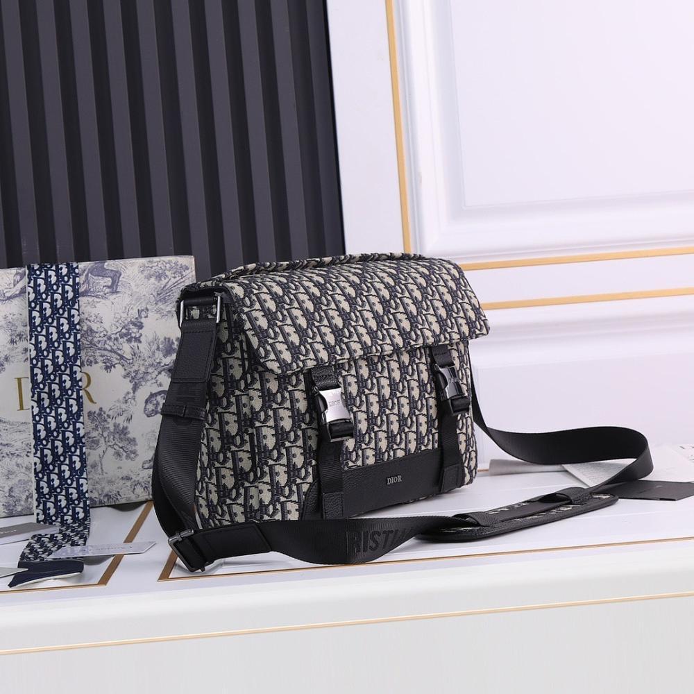 Modern Italian-Inspired Black Quilted Jacquard Shoulder Bag