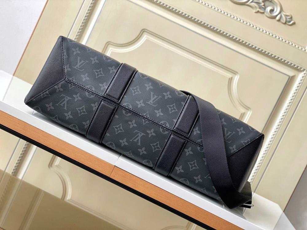 Stylish Refined Black Leather Shoulder Bag