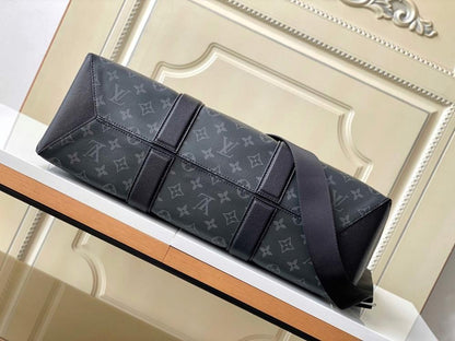 Stylish Refined Black Leather Shoulder Bag