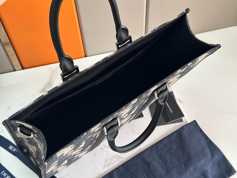 Classic Elegant Black Printed Leather Shoulder Bag