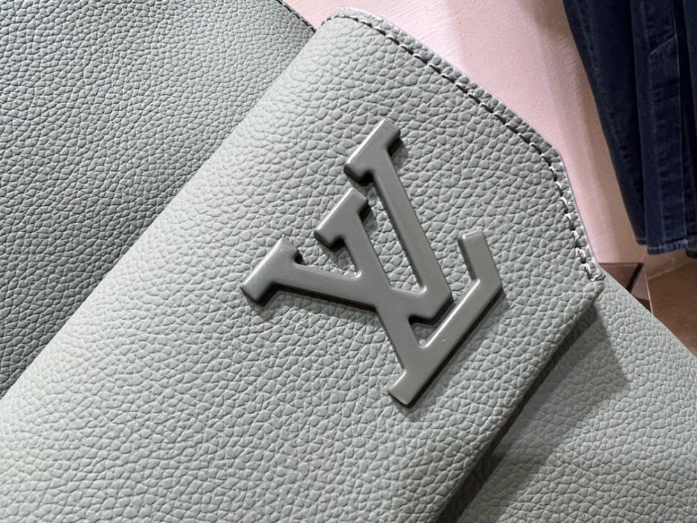 Stylish Calfskin Shoulder Bag – Special Edition