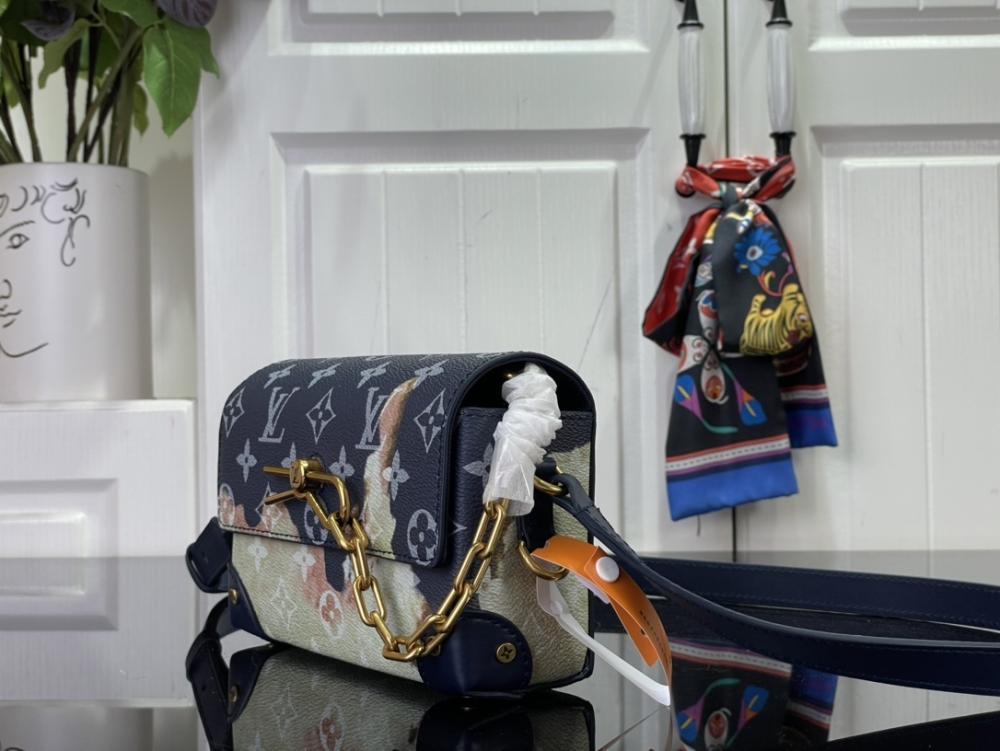 Classic Leather Shoulder Bag