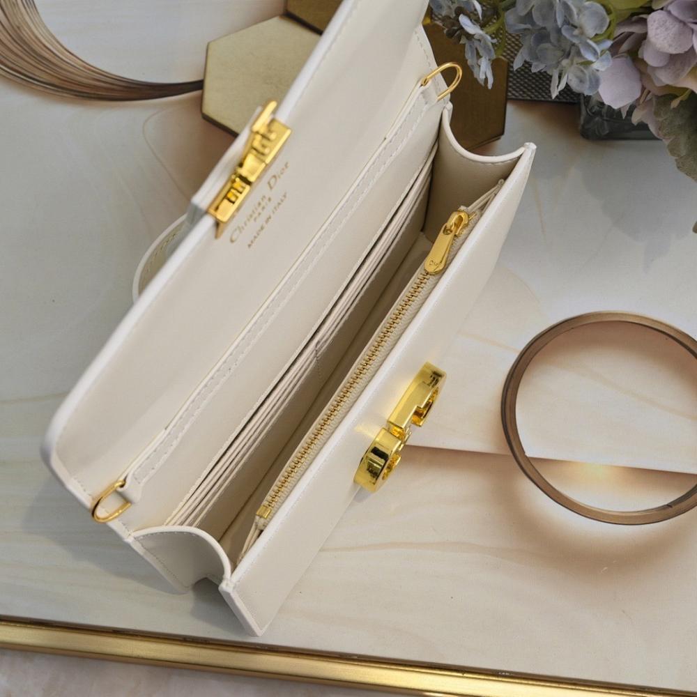 Elegant Leather Crossbody Bag – Special Edition