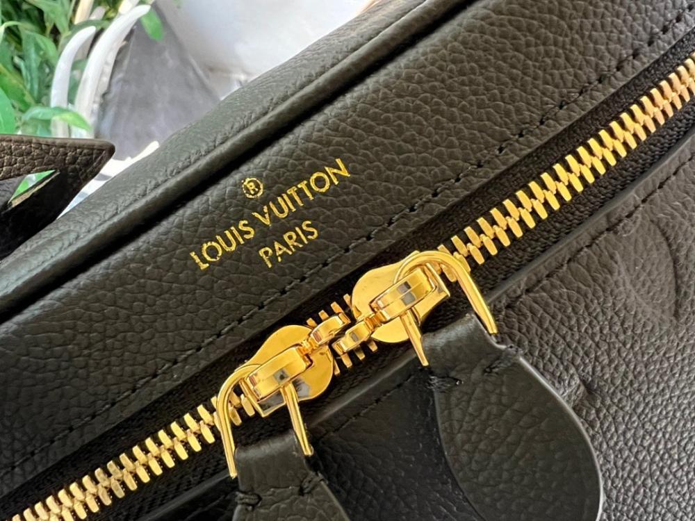 Classic Woven Leather Shoulder Bag – Limited Edition
