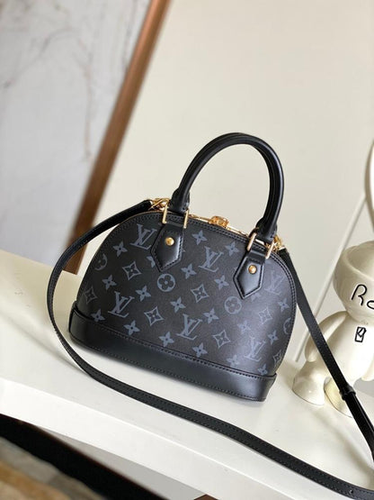 Modern Refined Woven Leather Shoulder Bag
