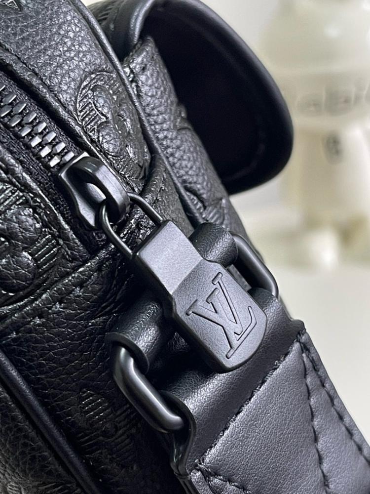 Modern Italian-Inspired Leather Shoulder Bag