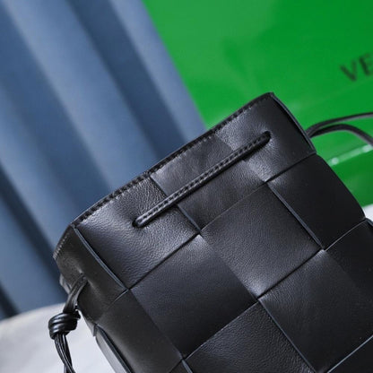 Stylish Refined Woven Shoulder Bag