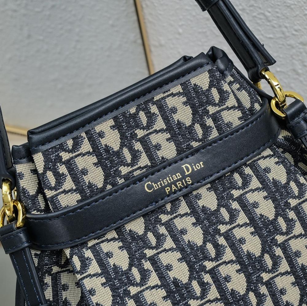 Italian-Inspired Stylish Bucket Bag