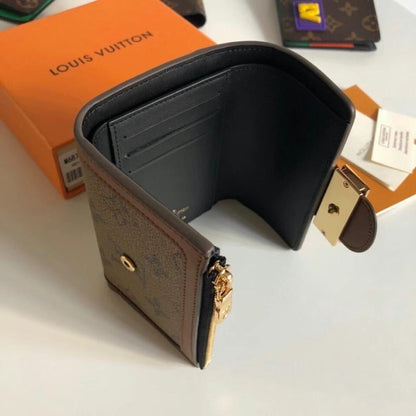 Modern Italian-Inspired Shoulder Bag
