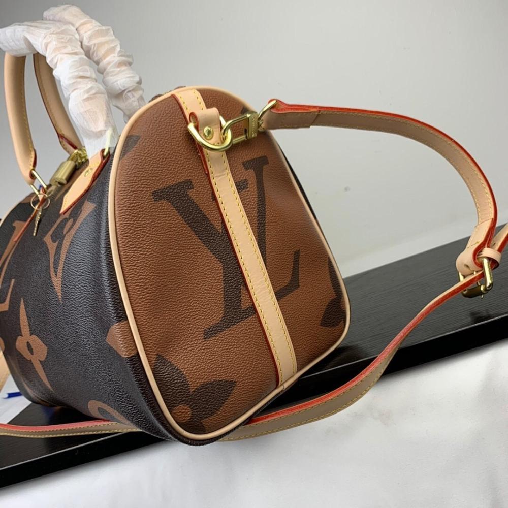 Modern Refined Shoulder Bag