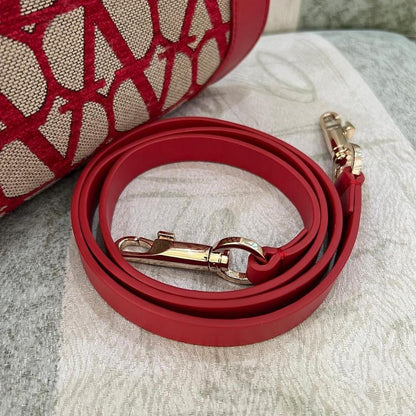 VLogo Signature Leather Shoulder Bag