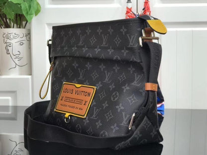 Classic Messenger Bag