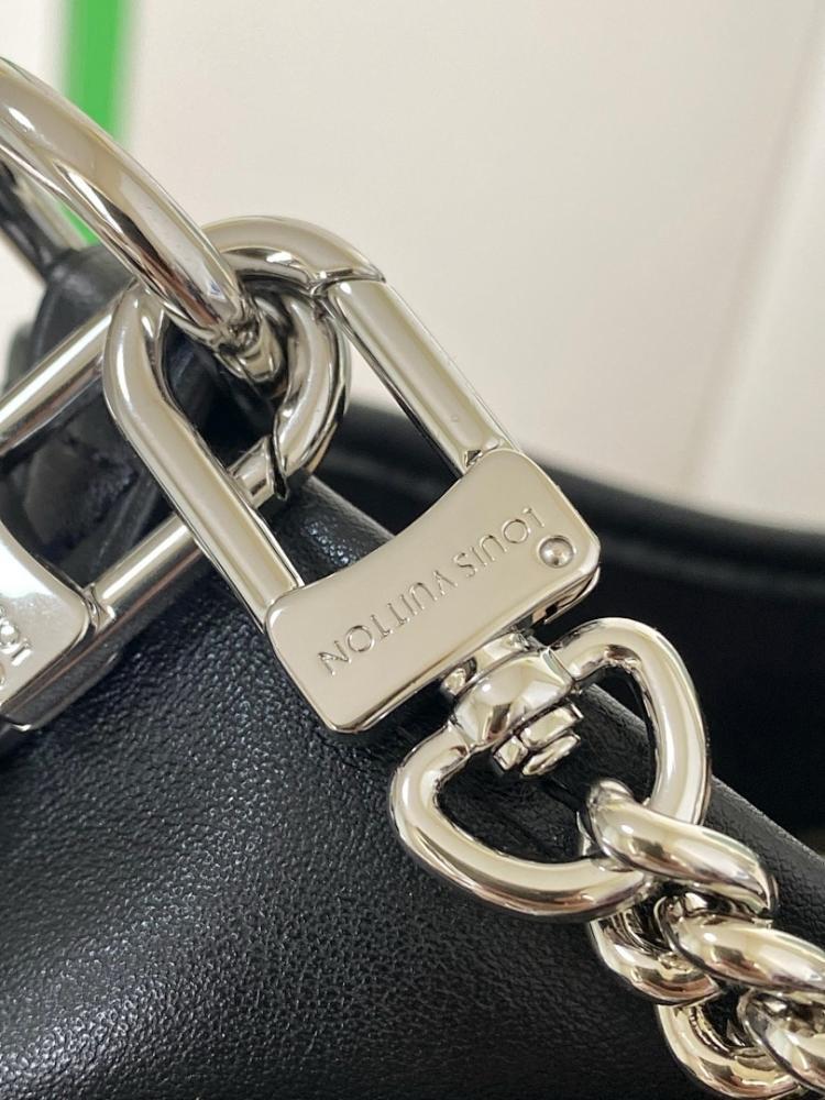 Classic Italian-Inspired Leather Shoulder Bag