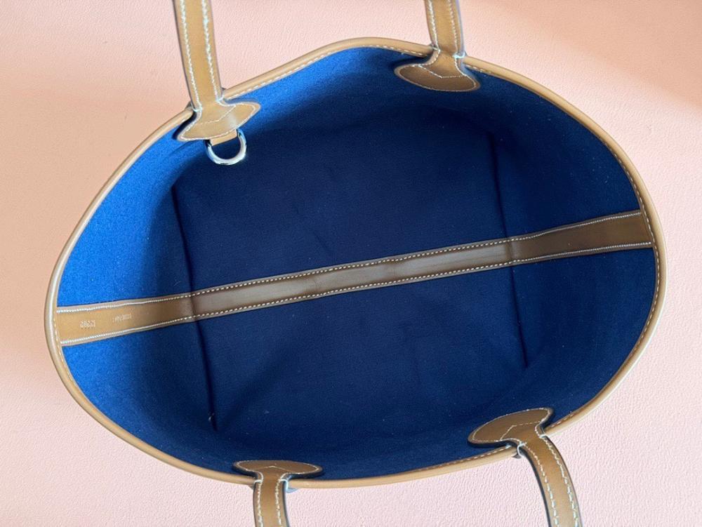 Stylish Refined Crossbody Bag