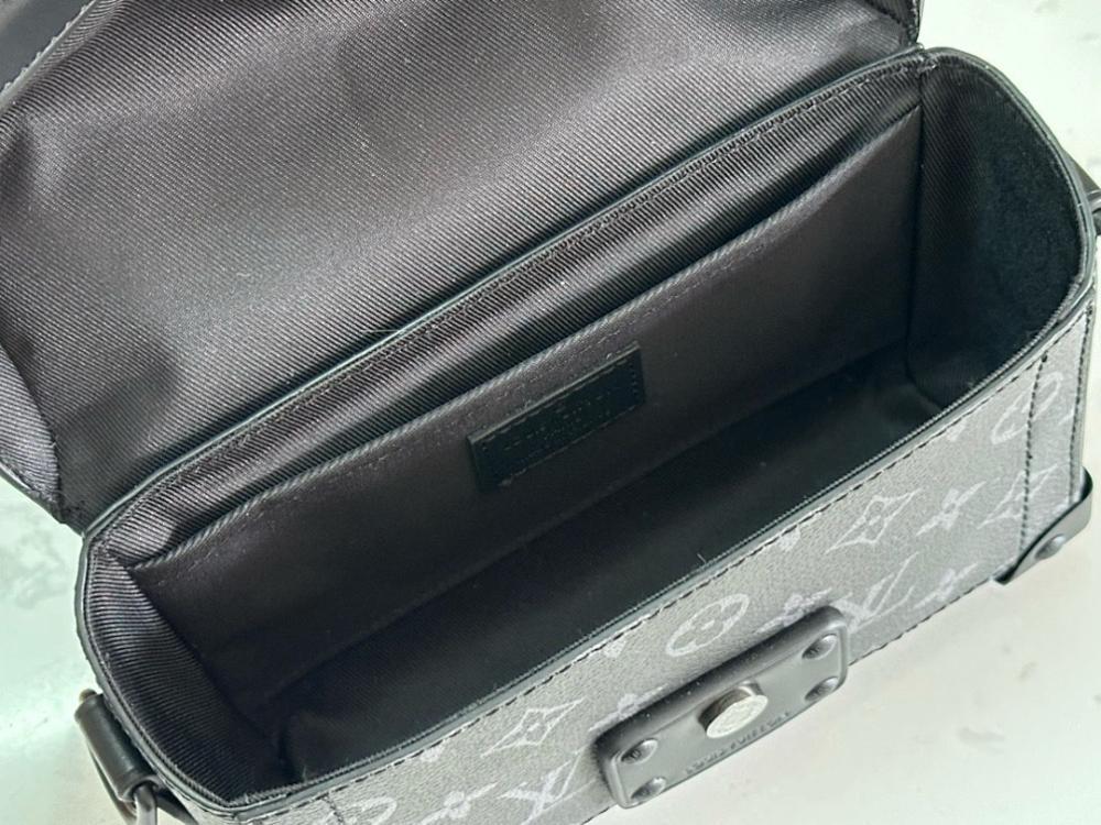 Modern Elegant Leather Shoulder Bag