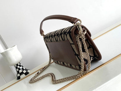 Elegant Stylish Embroidered Shoulder Bag – Limited Edition