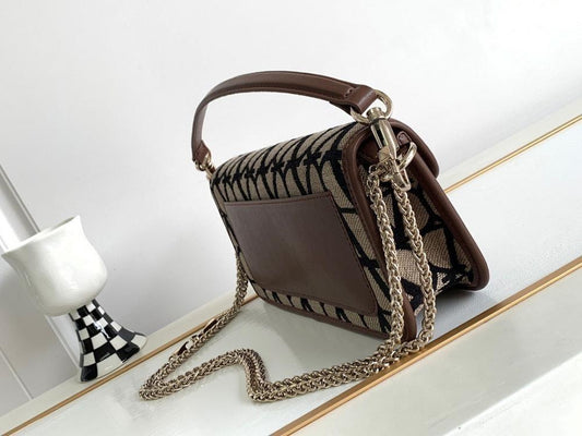 Elegant Stylish Embroidered Shoulder Bag – Limited Edition