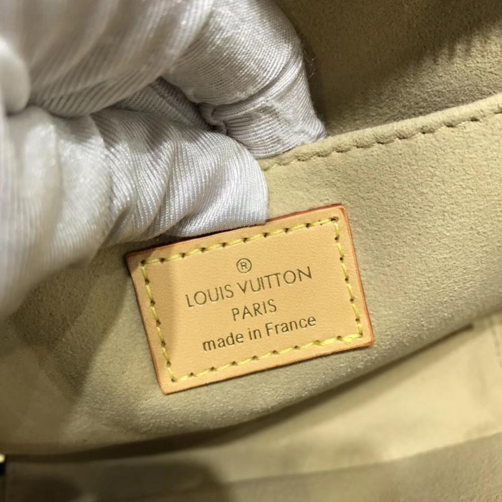 Classic Shoulder Bag