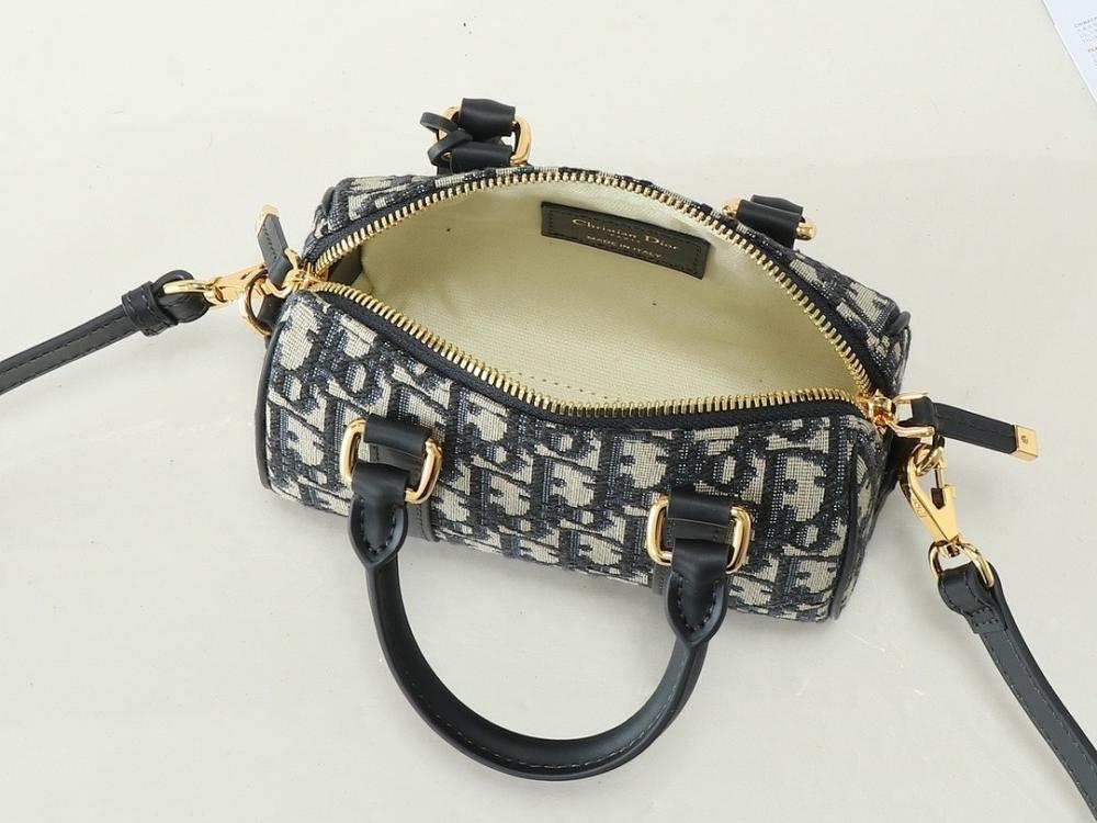 Elegant Printed Leather Shoulder Bag – Special Edition