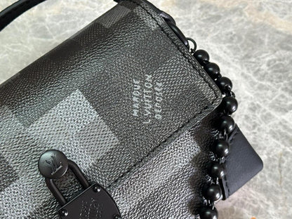 Modern Refined Black Shoulder Bag