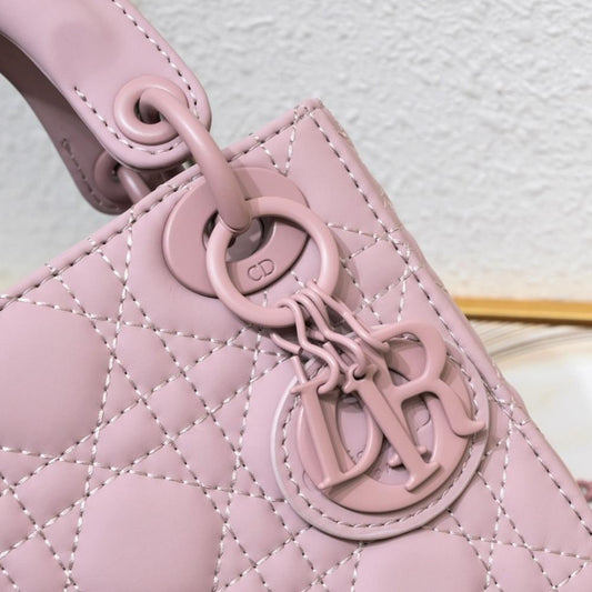 Italian-Inspired Elegant Shoulder Bag