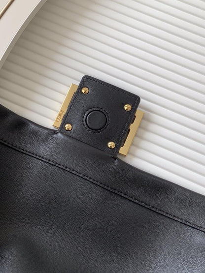 Classic Shoulder Bag