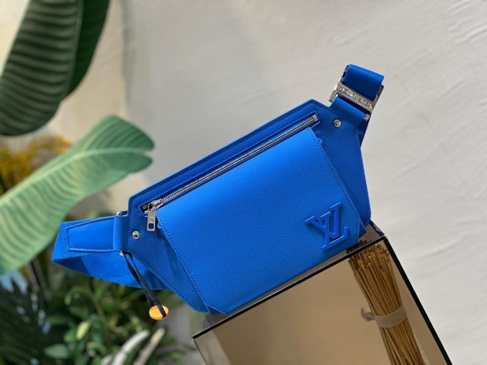 Elegant Refined Leather Shoulder Bag