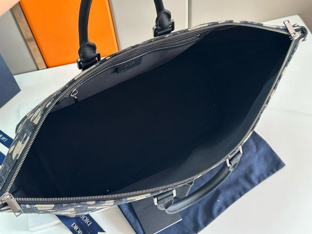 Elegant Stylish Black Printed Leather Shoulder Bag