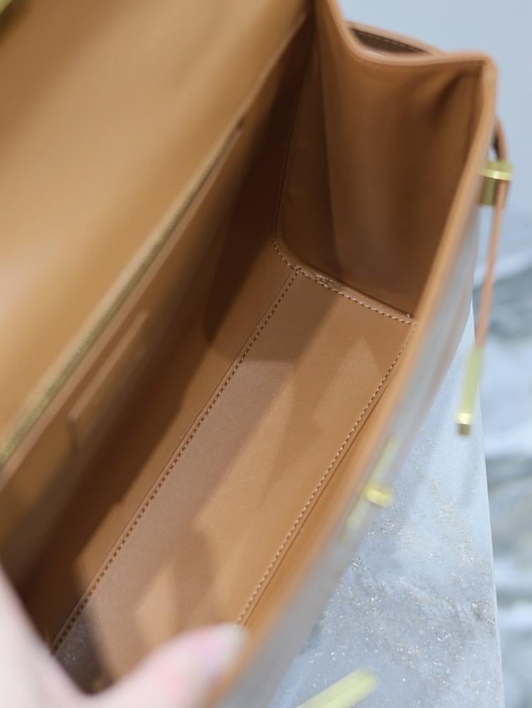 Modern Elegant Leather Shoulder Bag – Limited Edition