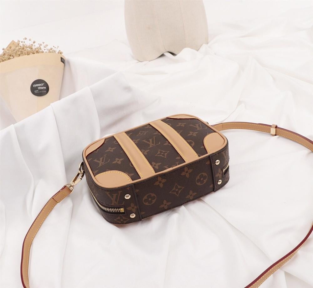 Luxury Elegant Gold Monogram Calfskin Shoulder Bag