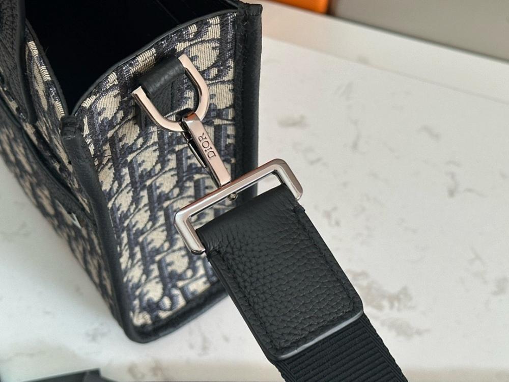 Elegant Stylish Black Printed Leather Shoulder Bag