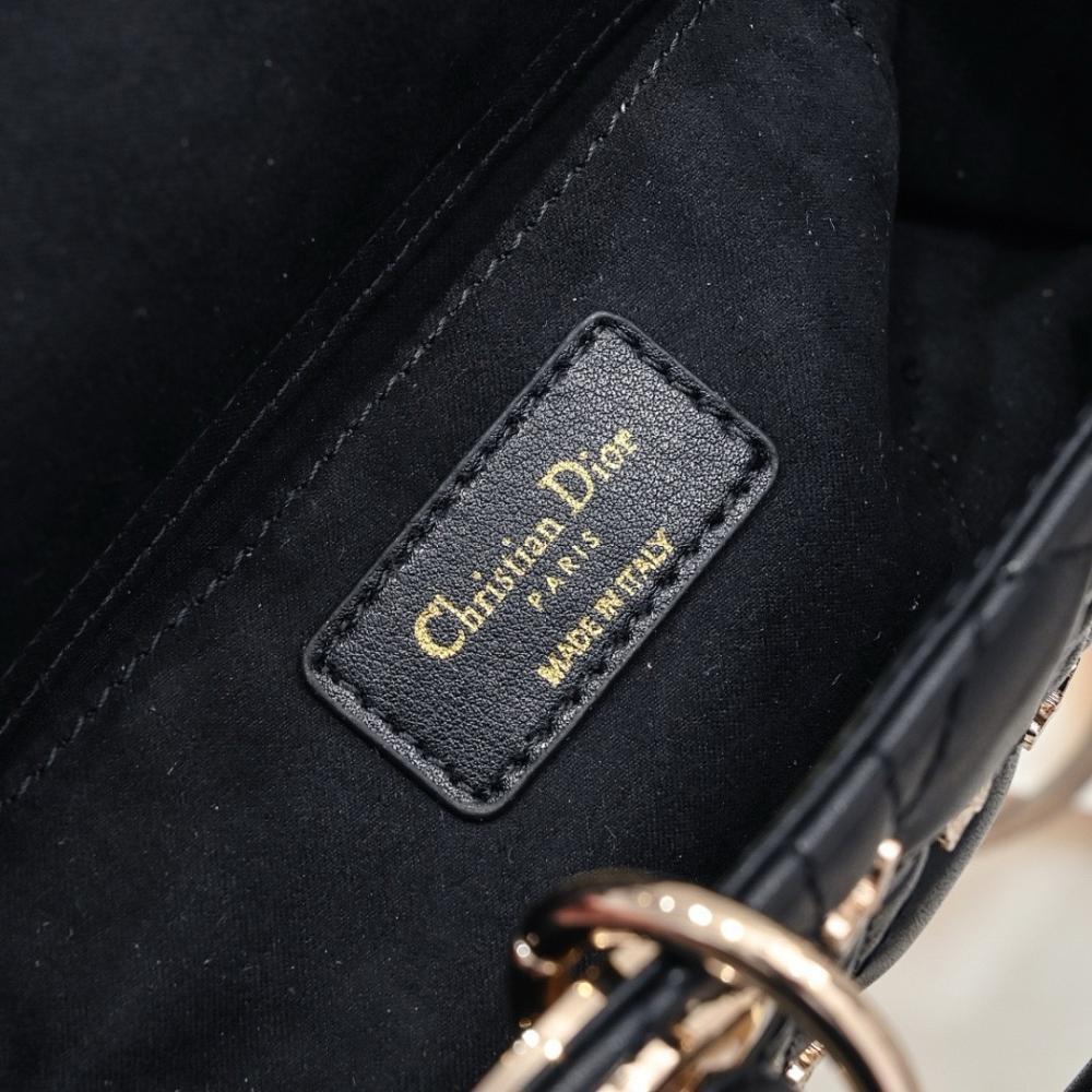 Italian-Inspired Elegant Shoulder Bag