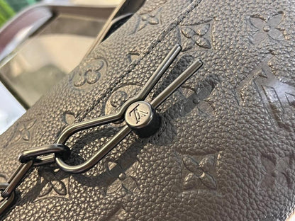 Classic Leather Shoulder Bag – Special Edition