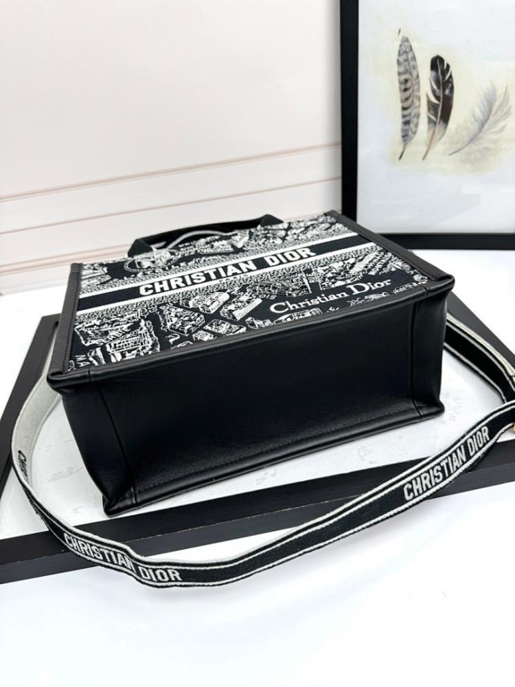 Stylish Premium Embroidered Leather Shoulder Bag