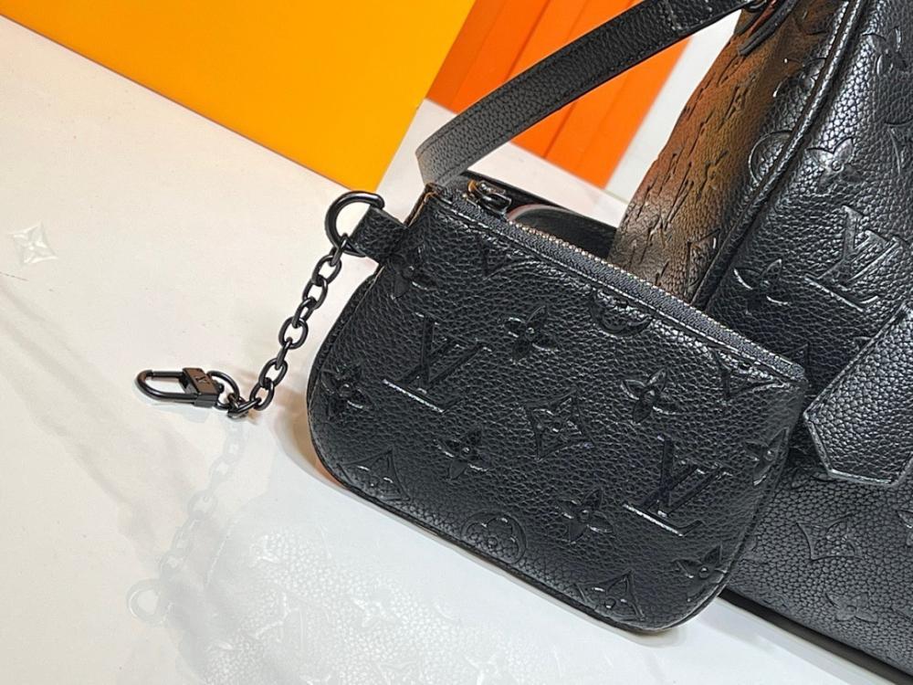 Elegant Refined Shoulder Bag