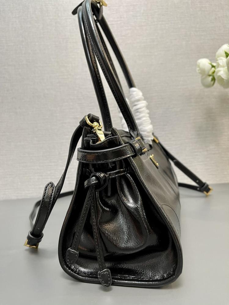 Classic Shoulder Bag