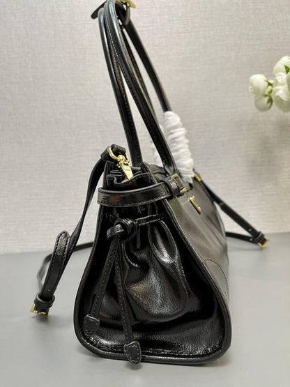 Classic Shoulder Bag
